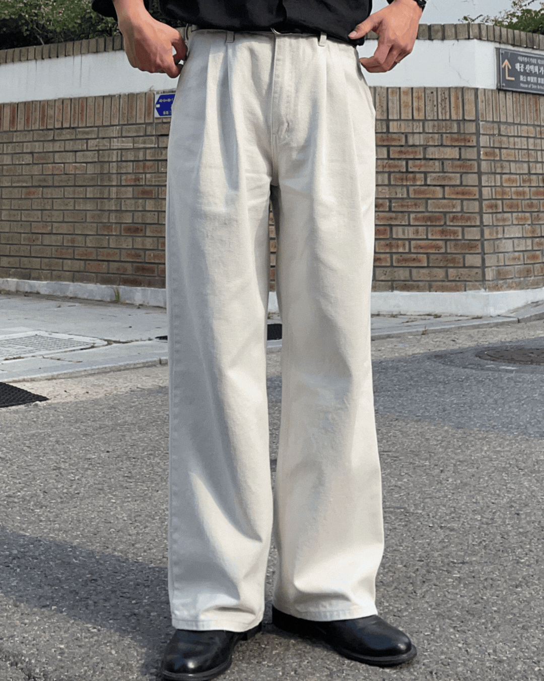 莫邦純白直筒牛仔褲 莫邦純白直筒牛仔褲/ 1色