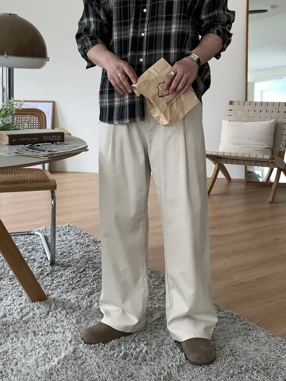 韓國男裝推薦格紋襯衫配奶油白寬褲